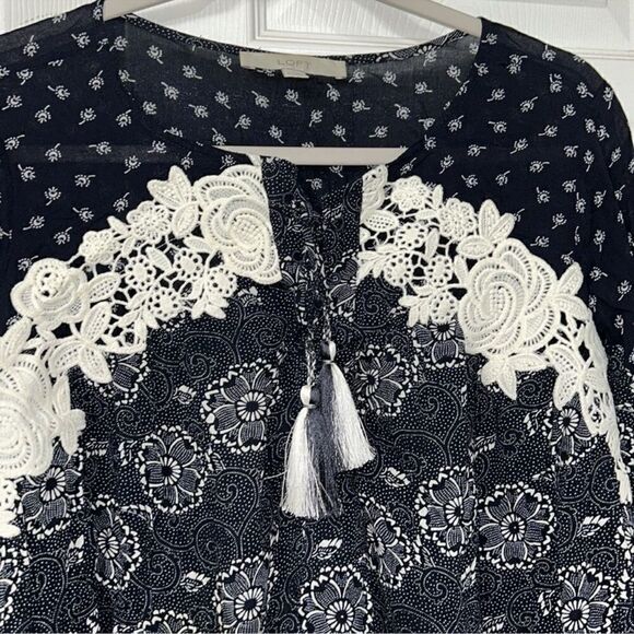 Loft Blue & White Floral Print Flowy Top(Size Medium) - Picture 6 of 6